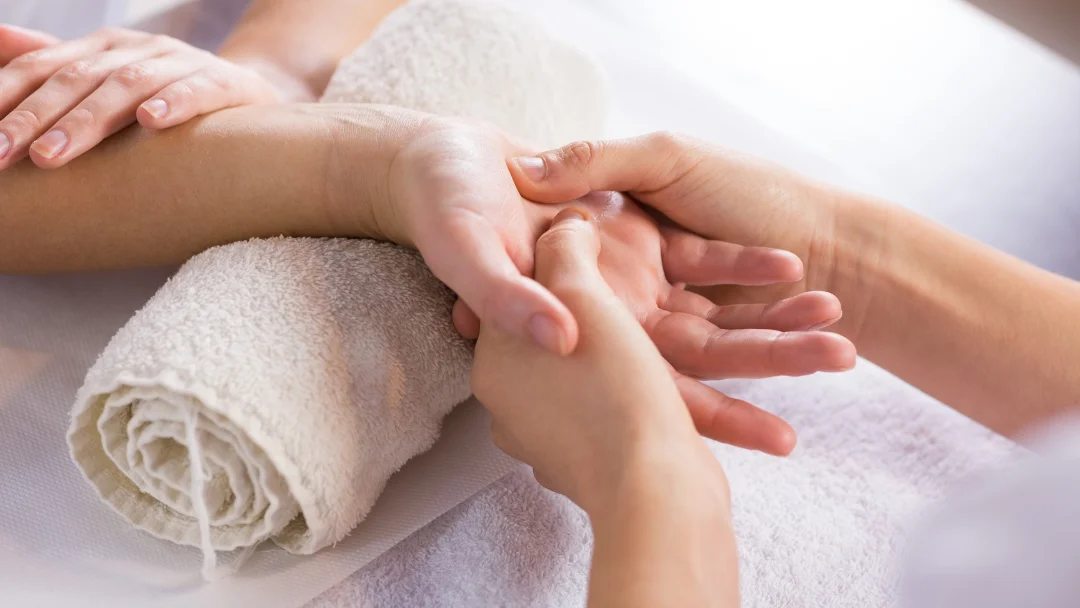 Full Hands Massage